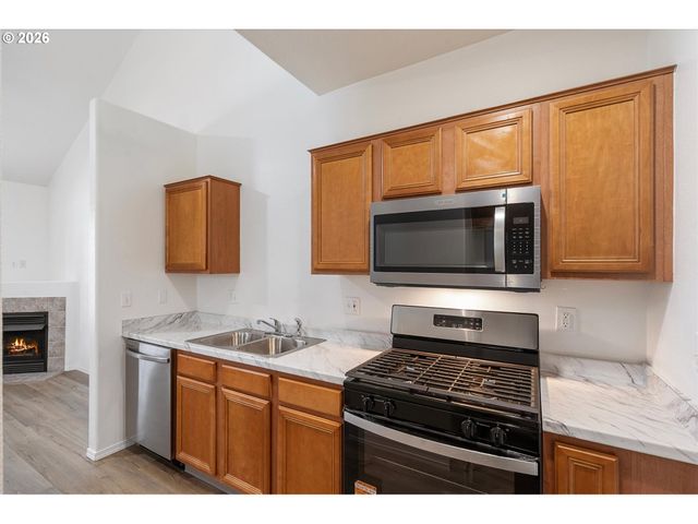 2879 Ne DIVISION St, Gresham, OR 97030
