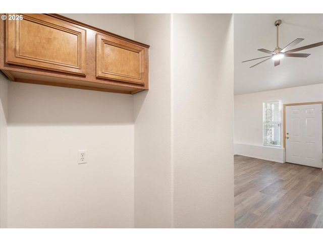 2879 Ne DIVISION St, Gresham, OR 97030