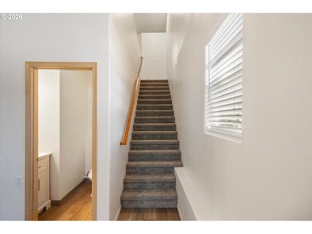 2879 Ne DIVISION St, Gresham, OR 97030