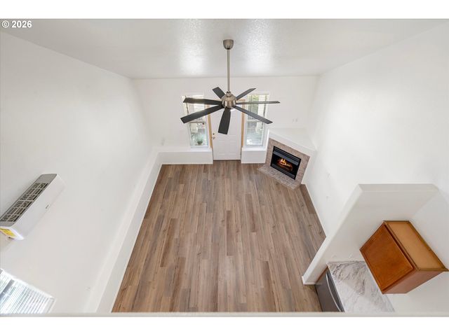 2879 Ne DIVISION St, Gresham, OR 97030