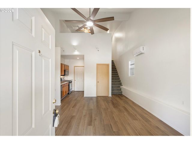 2879 Ne DIVISION St, Gresham, OR 97030