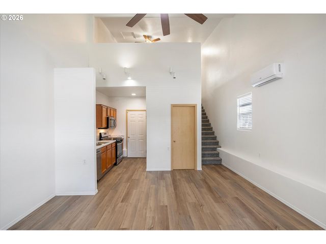 2879 Ne DIVISION St, Gresham, OR 97030