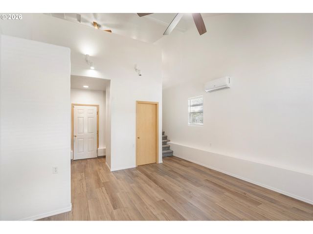 2879 Ne DIVISION St, Gresham, OR 97030