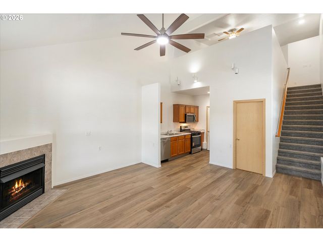 2879 Ne DIVISION St, Gresham, OR 97030