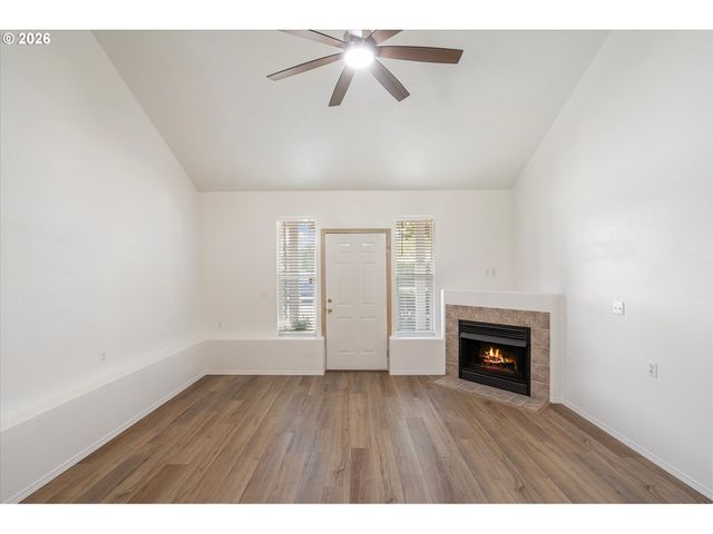 2879 Ne DIVISION St, Gresham, OR 97030