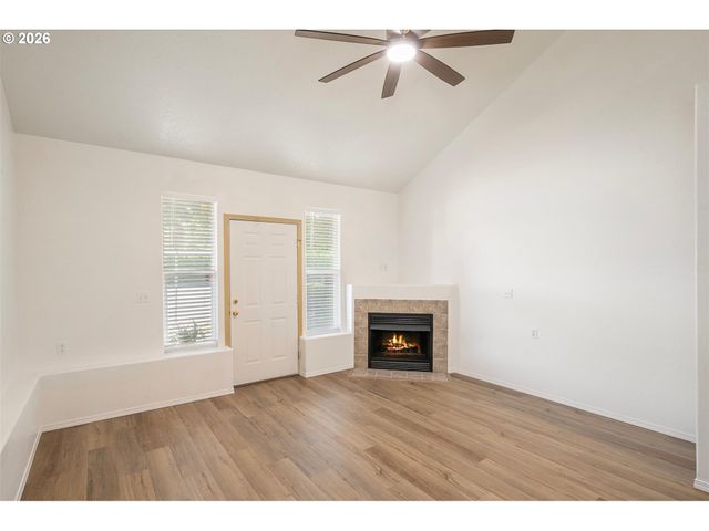 2879 Ne DIVISION St, Gresham, OR 97030