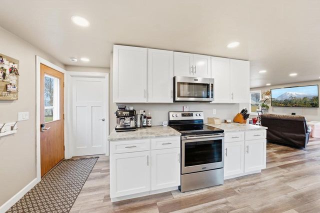 1202 CLEVELAND STREET, Green Bay, WI 54304