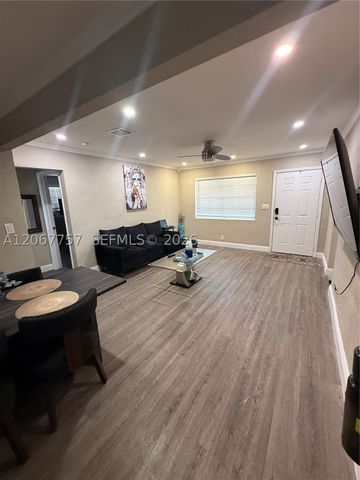 2411 Wiley St, Hollywood, FL 33020