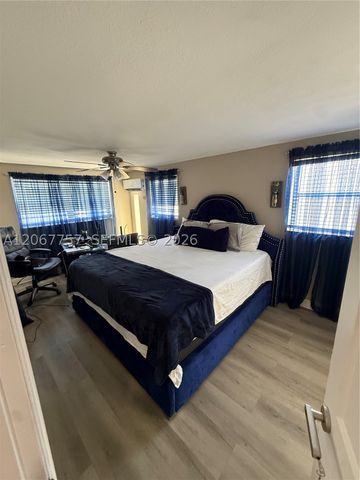 2411 Wiley St, Hollywood, FL 33020