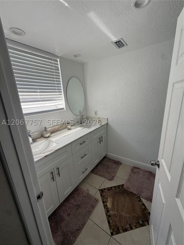 2411 Wiley St, Hollywood, FL 33020