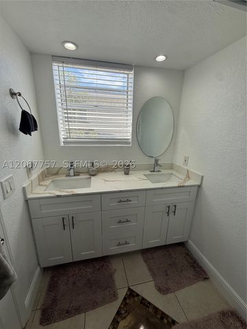 2411 Wiley St, Hollywood, FL 33020