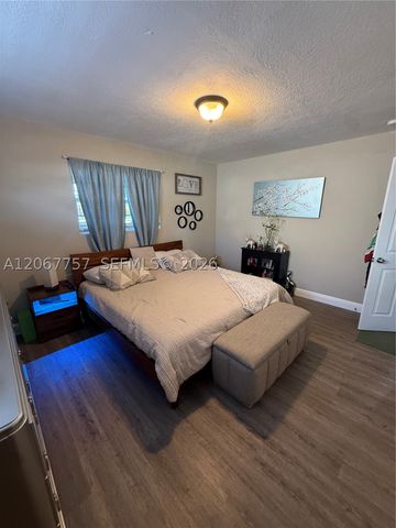 2411 Wiley St, Hollywood, FL 33020
