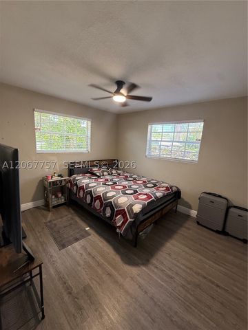 2411 Wiley St, Hollywood, FL 33020