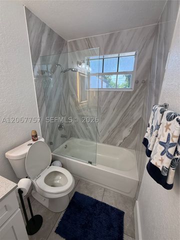 2411 Wiley St, Hollywood, FL 33020