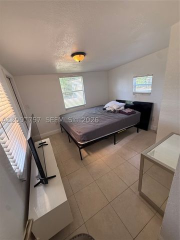 2411 Wiley St, Hollywood, FL 33020