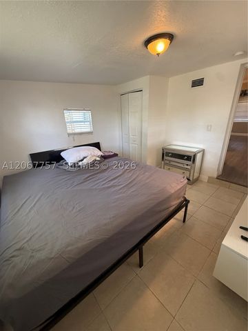 2411 Wiley St, Hollywood, FL 33020