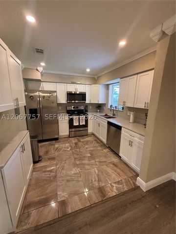 2411 Wiley St, Hollywood, FL 33020