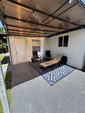 2411 Wiley St, Hollywood, FL 33020