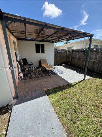 2411 Wiley St, Hollywood, FL 33020