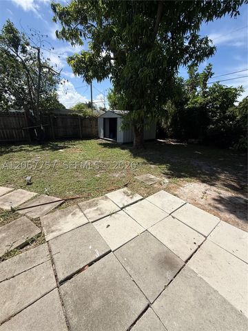 2411 Wiley St, Hollywood, FL 33020