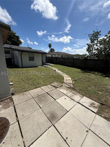 2411 Wiley St, Hollywood, FL 33020