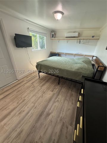 2411 Wiley St, Hollywood, FL 33020