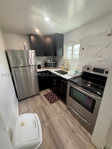 2411 Wiley St, Hollywood, FL 33020