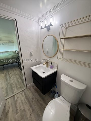 2411 Wiley St, Hollywood, FL 33020