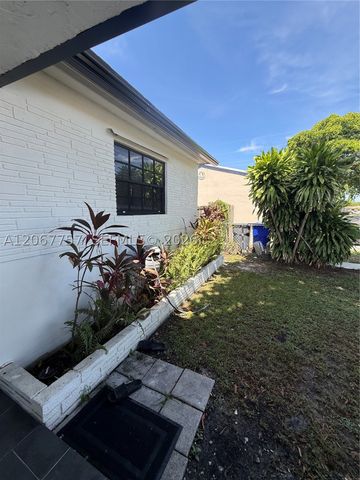 2411 Wiley St, Hollywood, FL 33020