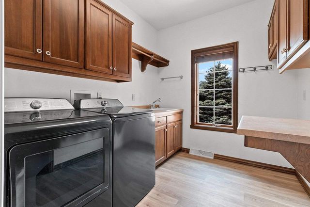 11 CORN SILK COURT, Wrightstown, WI 54180