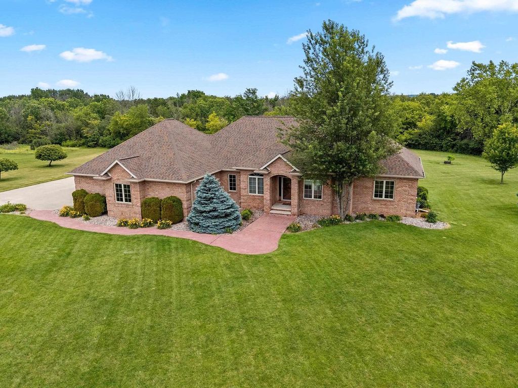 11 CORN SILK COURT, Wrightstown, WI 54180