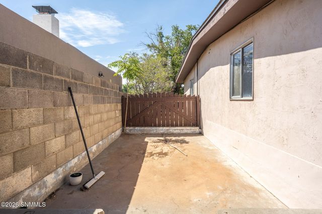 2329 E Idaho Avenue, Las Cruces, NM 88001