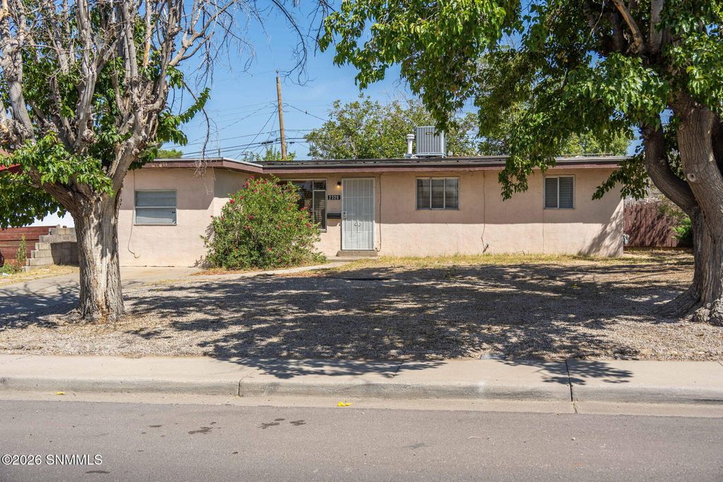 2329 E Idaho Avenue, Las Cruces, NM 88001