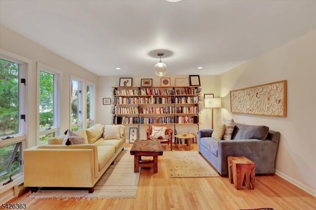 10 Crestview Dr, Hopewell Twp., NJ 08525
