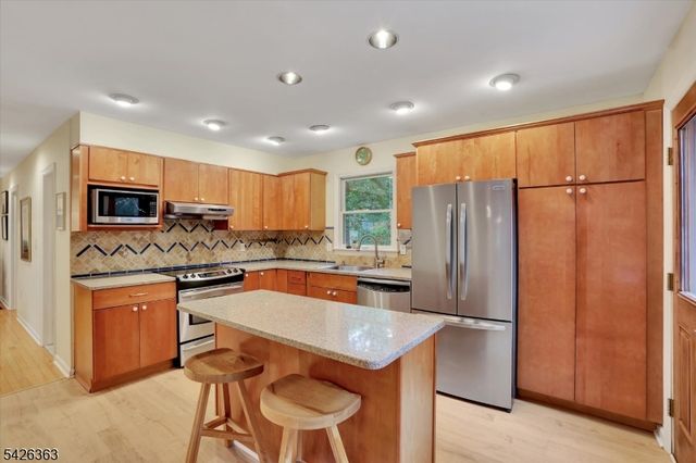 10 Crestview Dr, Hopewell Twp., NJ 08525
