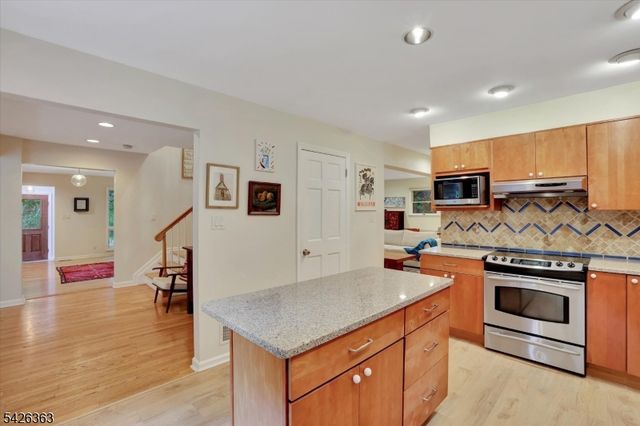 10 Crestview Dr, Hopewell Twp., NJ 08525