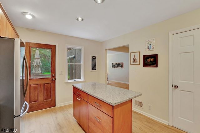 10 Crestview Dr, Hopewell Twp., NJ 08525
