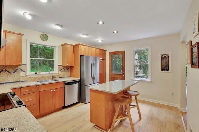 10 Crestview Dr, Hopewell Twp., NJ 08525