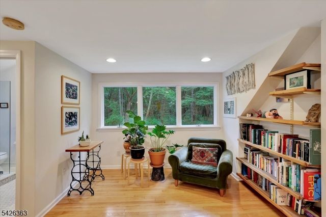 10 Crestview Dr, Hopewell Twp., NJ 08525