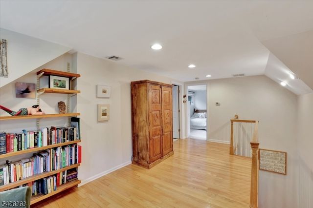 10 Crestview Dr, Hopewell Twp., NJ 08525