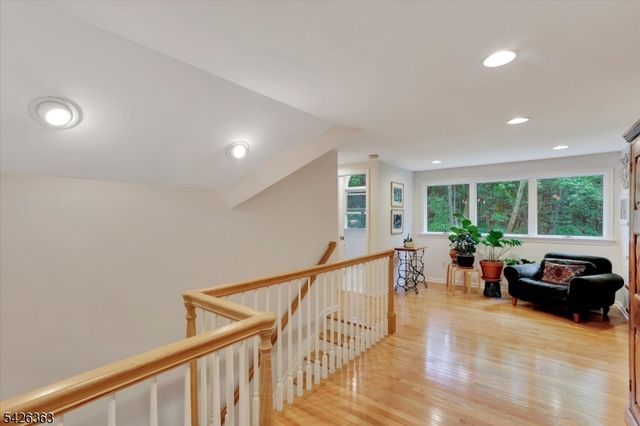 10 Crestview Dr, Hopewell Twp., NJ 08525