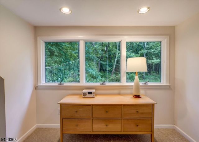 10 Crestview Dr, Hopewell Twp., NJ 08525