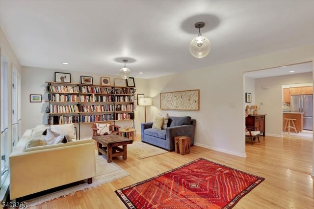10 Crestview Dr, Hopewell Twp., NJ 08525