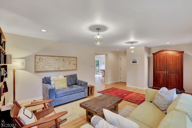 10 Crestview Dr, Hopewell Twp., NJ 08525