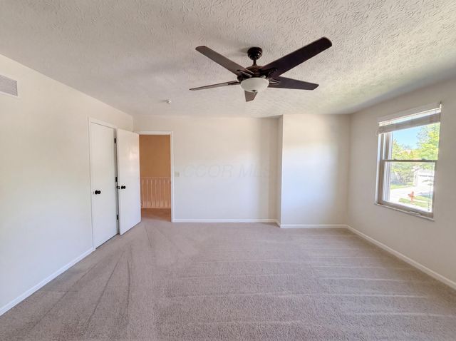 4976 Vicksburg Lane, Hilliard, OH 43026