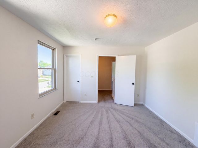 4976 Vicksburg Lane, Hilliard, OH 43026
