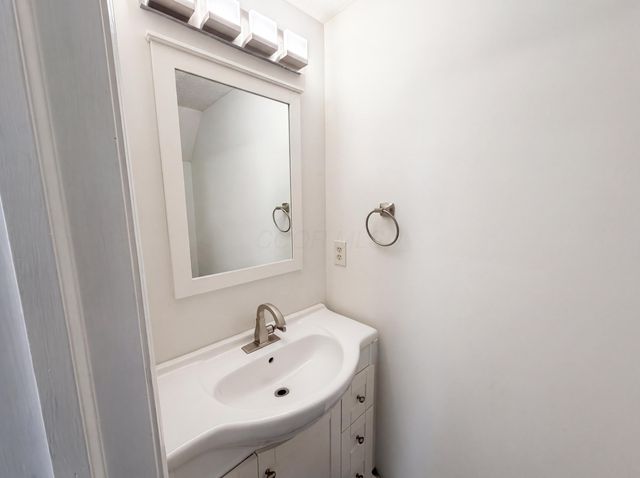 4976 Vicksburg Lane, Hilliard, OH 43026