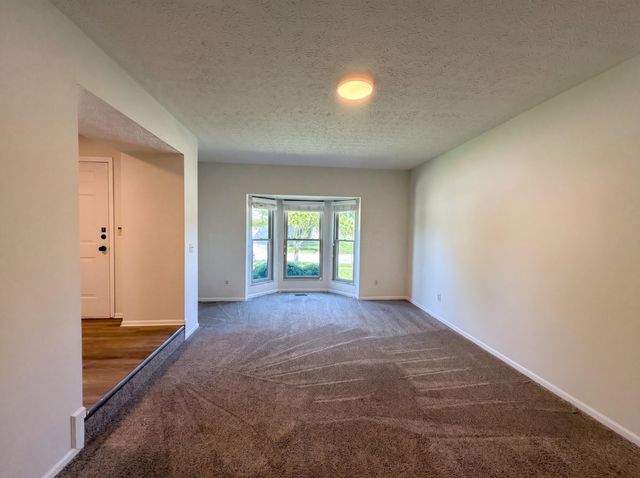 4976 Vicksburg Lane, Hilliard, OH 43026