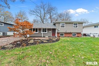 1520 PARKLANE Drive, Bettendorf, IA 52722