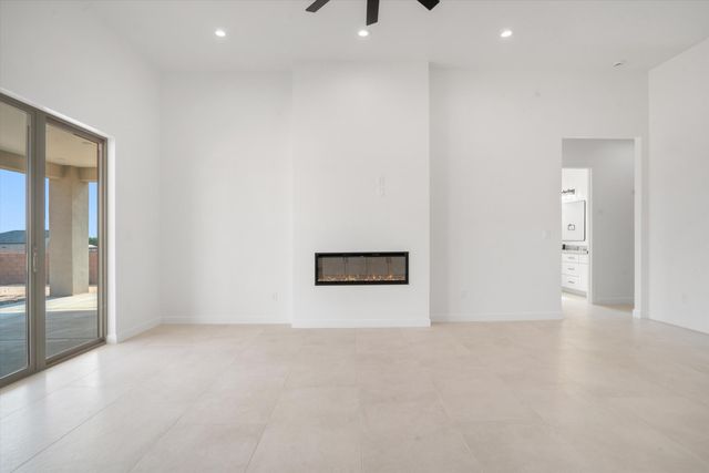 405 9th Avenue NE, Rio Rancho, NM 87124